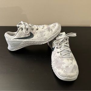Gray Men’s Nike Metcon 3 Training Shoes